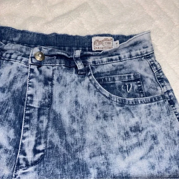 🌸 Variations M Rhinestone Acid Wash Jeans - Picture 4 of 8